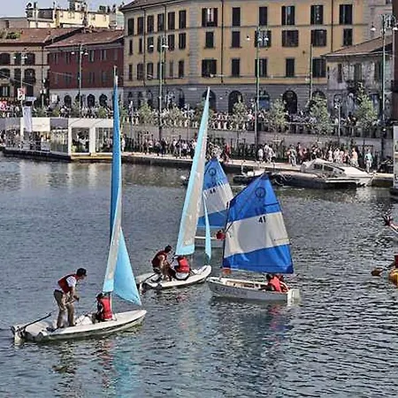 Apartment Accogliente Attico Sui Navigli Milan