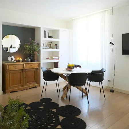 Appartamento Comecasa Lily Pads -elegant Apartment- In The Center Milano