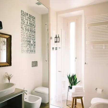 Appartamento Comecasa Lily Pads -elegant Apartment- In The Center