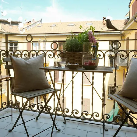 Comecasa Lily Pads -elegant Apartment- In The Center Apartmán
