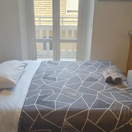 Spacious & Lovely - 4 Queen Bed Apartmán *