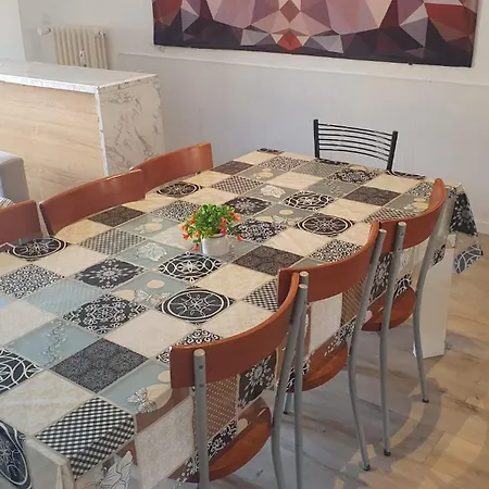 Spacious & Lovely - 4 Queen Bed Milano
