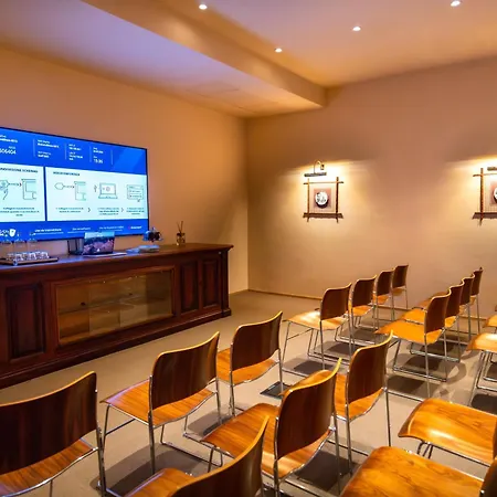 Otel Qc Porta Romana Milano