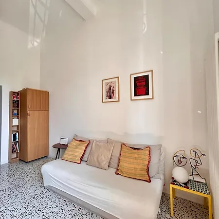 Secret Garden In The Heart Of Isola *