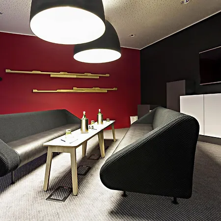 Отель Novotel Linate Aeroporto Милан