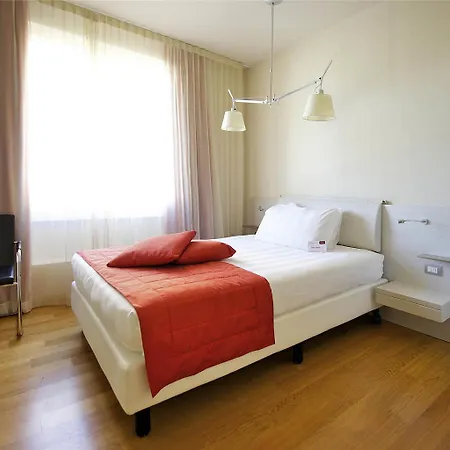 Mercure Solari Hotel