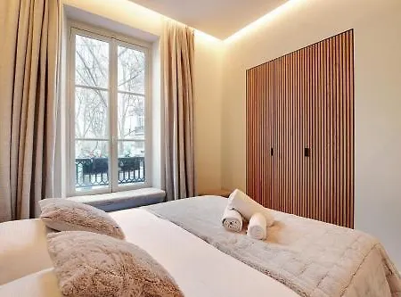 Cozy In The Center Of Milan فندق مبيت وإفطار مونتينيوزو