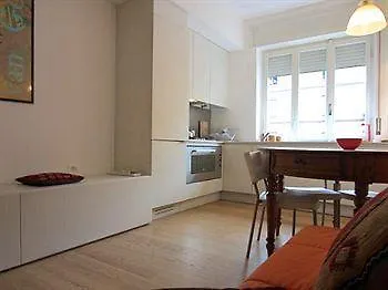Temporary House - Design District Apartment Milan