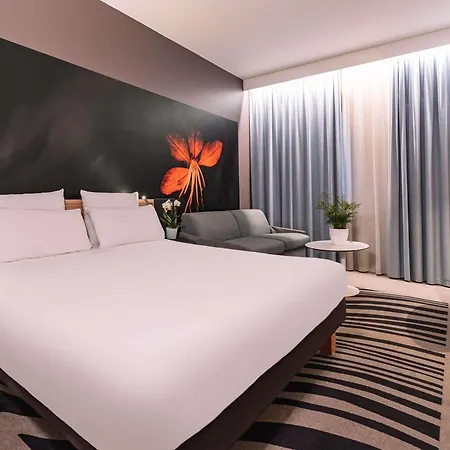 Отель Novotel Linate Aeroporto Милан