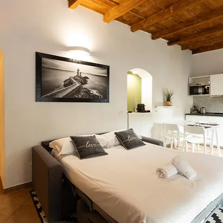 - Alzaia Naviglio Grande アパート