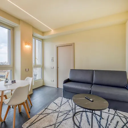 Royal Luxury P.zza Della Repubblica 4*