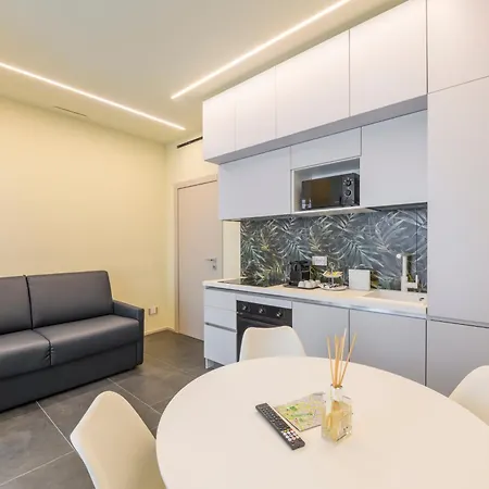 Ξενοδοχείο με διαμερίσματα Royal Luxury P.zza Della Repubblica 4*