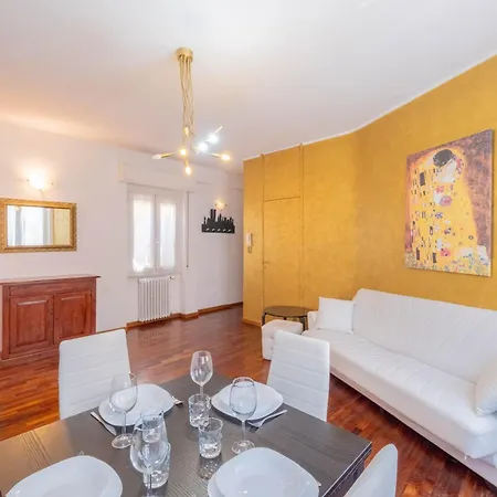 Sempione Yellow Terrazzo Citylife Apartment