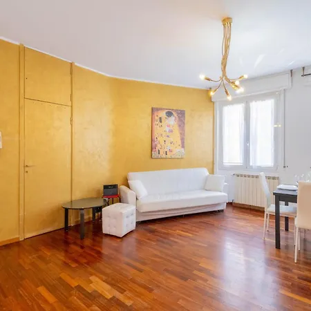 Sempione Yellow Terrazzo Citylife Apartment