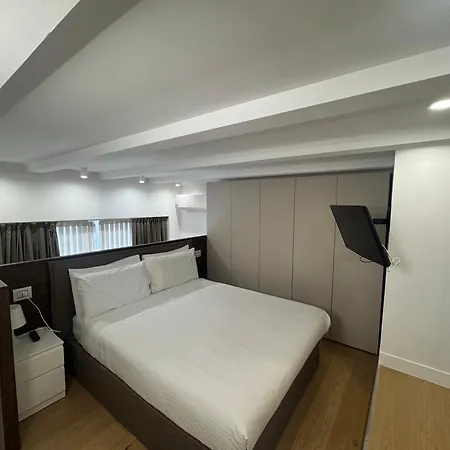 Mch Vespri - 8 Stops To Duomo, Family Loft, Subway 2 Minutes شقة