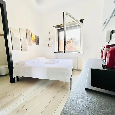 Apartament 5 Min Walk To Duomo Petite Loft! Mediolan