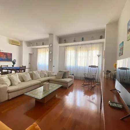 Darsena Apartment, 6 Guests, 2 Bdr, Neighborhood, Navigli شقة