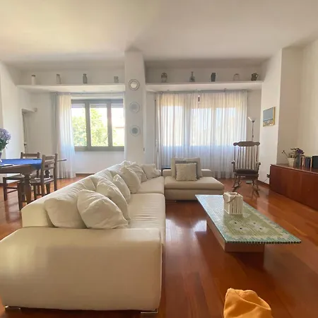 Darsena Apartment, 6 Guests, 2 Bdr, Neighborhood, Navigli شقة ميلان