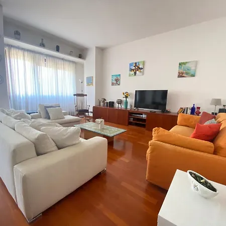 شقة Darsena Apartment, 6 Guests, 2 Bdr, Neighborhood, Navigli ميلان