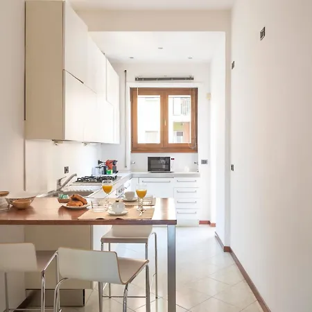 Darsena Apartment, 6 Guests, 2 Bdr, Neighborhood, Navigli