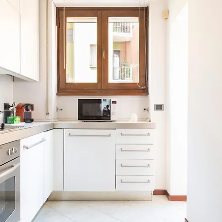 Darsena Apartment, 6 Guests, 2 Bdr, Neighborhood, Navigli شقة ميلان