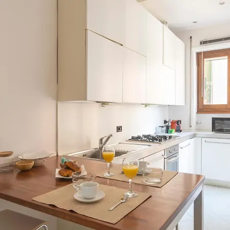 شقة Darsena Apartment, 6 Guests, 2 Bdr, Neighborhood, Navigli ميلان