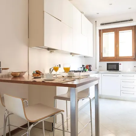 Darsena Apartment, 6 Guests, 2 Bdr, Neighborhood, Navigli ميلان