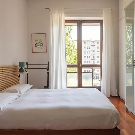 Darsena Apartment, 6 Guests, 2 Bdr, Neighborhood, Navigli ميلان
