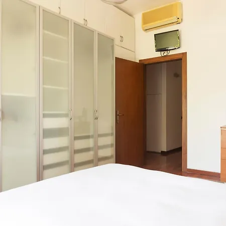 شقة Darsena Apartment, 6 Guests, 2 Bdr, Neighborhood, Navigli ميلان