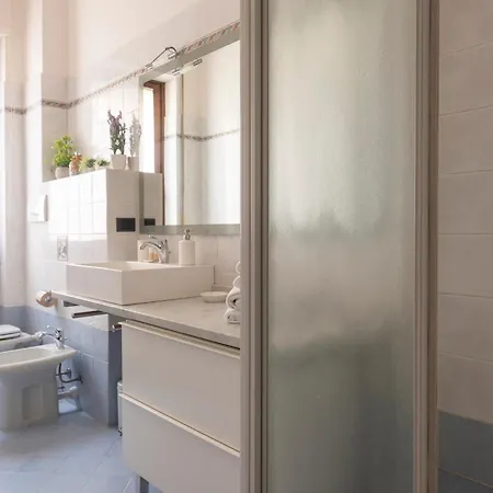 شقة Darsena Apartment, 6 Guests, 2 Bdr, Neighborhood, Navigli *