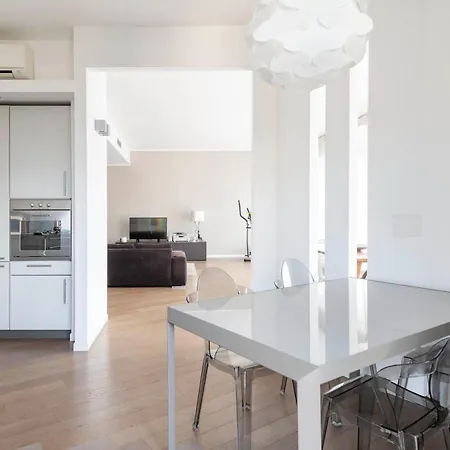 Lush Contemporary Flat, Wonderful And Wide Home With 3 Bedrooms, 6 Guests, By Houseinmilano * Milano