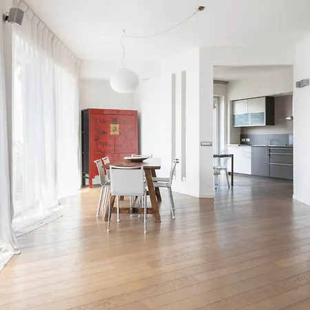 Lush Contemporary Flat, Wonderful And Wide Home With 3 Bedrooms, 6 Guests, By Houseinmilano * Milano