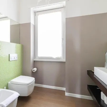 Lush Contemporary Flat, Wonderful And Wide Home With 3 Bedrooms, 6 Guests, By Houseinmilano Milano