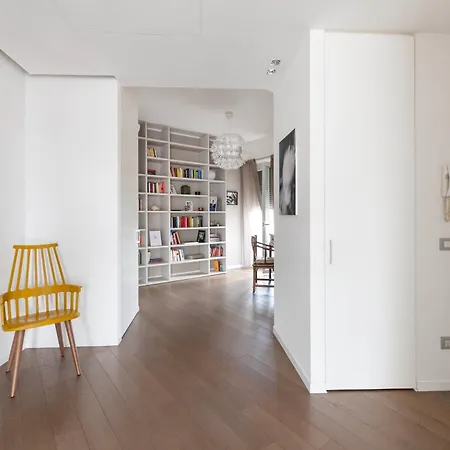 Lush Contemporary Flat, Wonderful And Wide Home With 3 Bedrooms, 6 Guests, By Houseinmilano