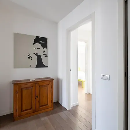 Appartamento Lush Contemporary Flat, Wonderful And Wide Home With 3 Bedrooms, 6 Guests, By Houseinmilano *