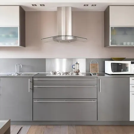 Lush Contemporary Flat, Wonderful And Wide Home With 3 Bedrooms, 6 Guests, By Houseinmilano Appartamento *