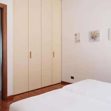 شقة Darsena Apartment, 6 Guests, 2 Bdr, Neighborhood, Navigli *