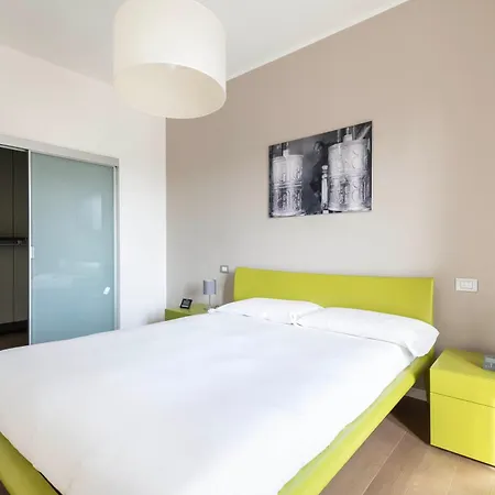 Lush Contemporary Flat, Wonderful And Wide Home With 3 Bedrooms, 6 Guests, By Houseinmilano