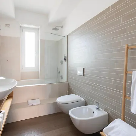 Lush Contemporary Flat, Wonderful And Wide Home With 3 Bedrooms, 6 Guests, By Houseinmilano *