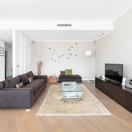 Lush Contemporary Flat, Wonderful And Wide Home With 3 Bedrooms, 6 Guests, By Houseinmilano Milano