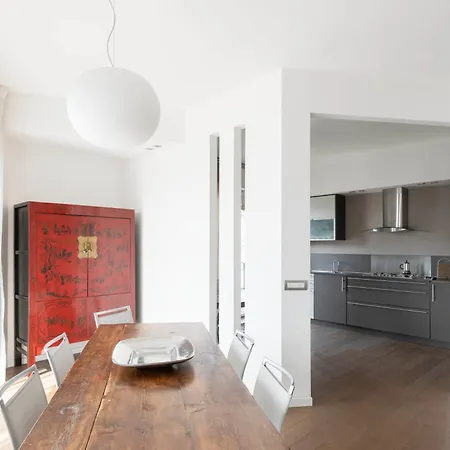 Lush Contemporary Flat, Wonderful And Wide Home With 3 Bedrooms, 6 Guests, By Houseinmilano Milano