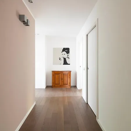 Lush Contemporary Flat, Wonderful And Wide Home With 3 Bedrooms, 6 Guests, By Houseinmilano * Milano