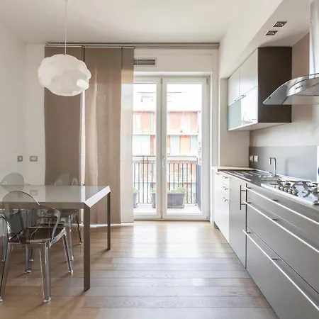 Lush Contemporary Flat, Wonderful And Wide Home With 3 Bedrooms, 6 Guests, By Houseinmilano *