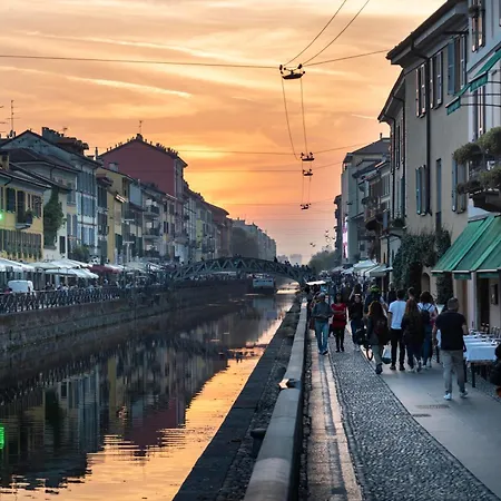 Darsena Apartment, 6 Guests, 2 Bdr, Neighborhood, Navigli ميلان