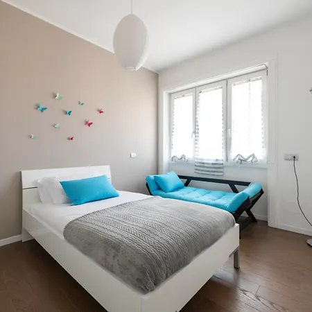 Lush Contemporary Flat, Wonderful And Wide Home With 3 Bedrooms, 6 Guests, By Houseinmilano * Milano