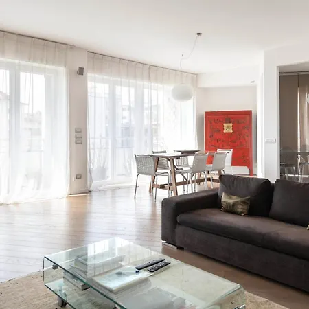 Lush Contemporary Flat, Wonderful And Wide Home With 3 Bedrooms, 6 Guests, By Houseinmilano Milano