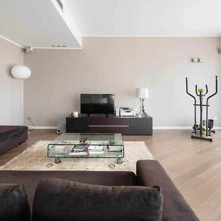 Lush Contemporary Flat, Wonderful And Wide Home With 3 Bedrooms, 6 Guests, By Houseinmilano