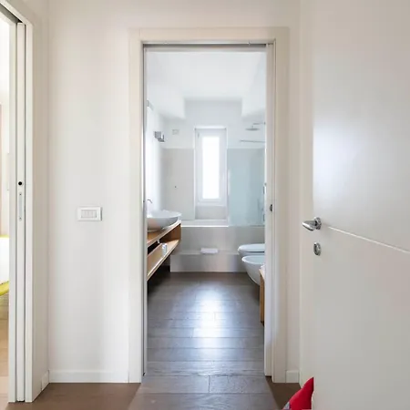 Lush Contemporary Flat, Wonderful And Wide Home With 3 Bedrooms, 6 Guests, By Houseinmilano Appartamento *