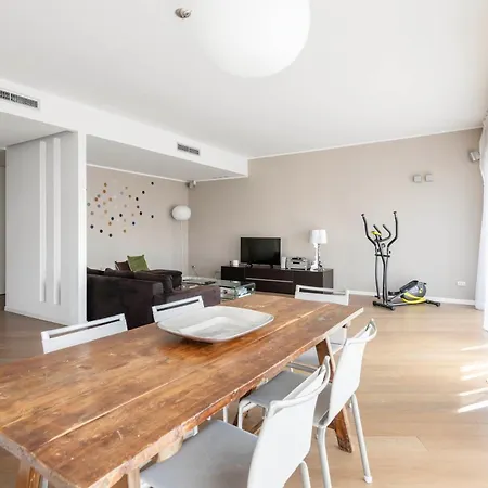 Lush Contemporary Flat, Wonderful And Wide Home With 3 Bedrooms, 6 Guests, By Houseinmilano Milano
