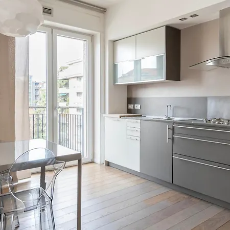 Lush Contemporary Flat, Wonderful And Wide Home With 3 Bedrooms, 6 Guests, By Houseinmilano *